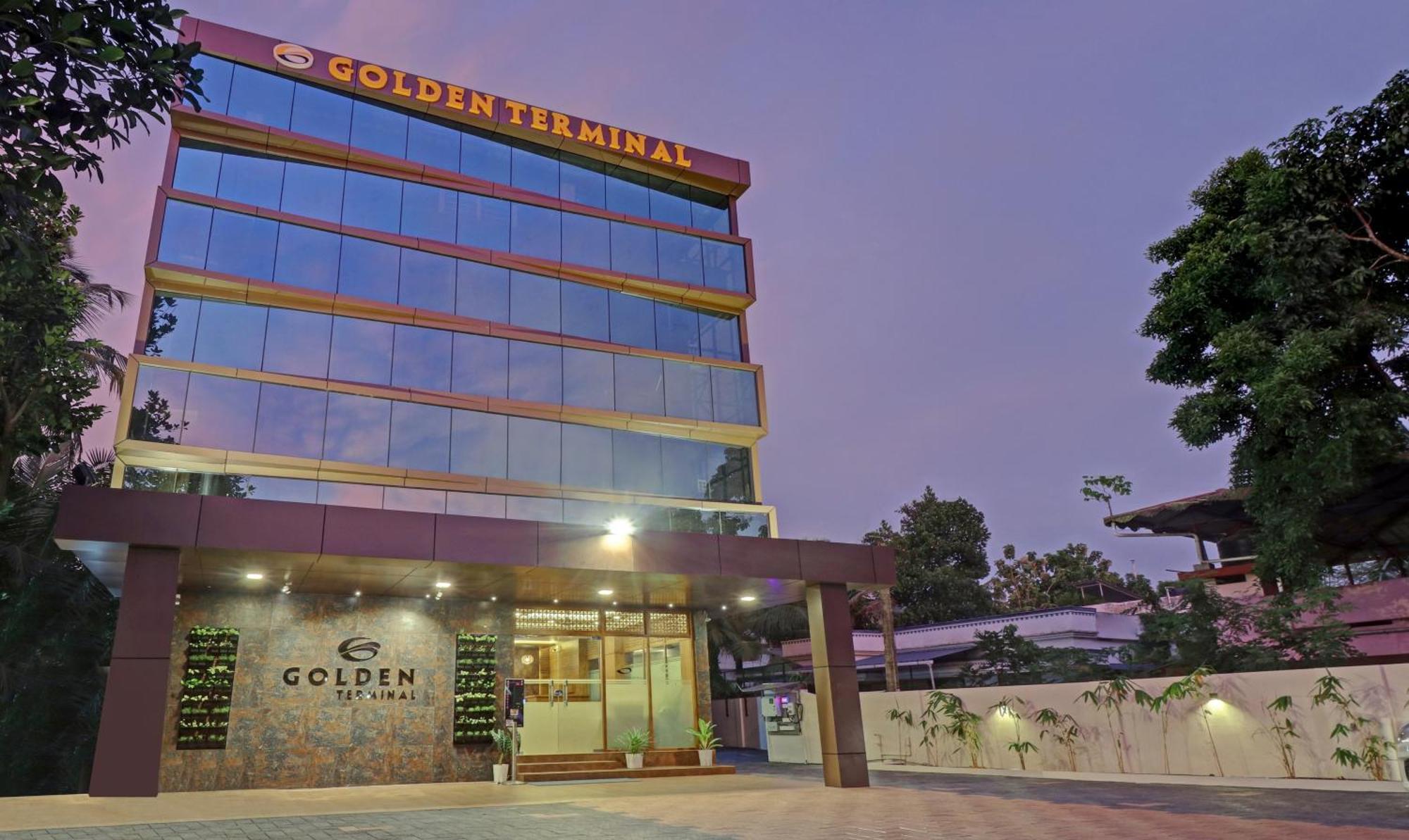 Treebo Golden Terminal, Kochi Airport Hotel Exterior photo